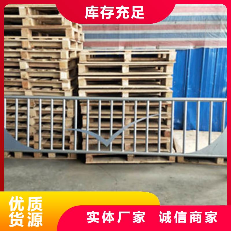 城市道路护栏使用寿命长