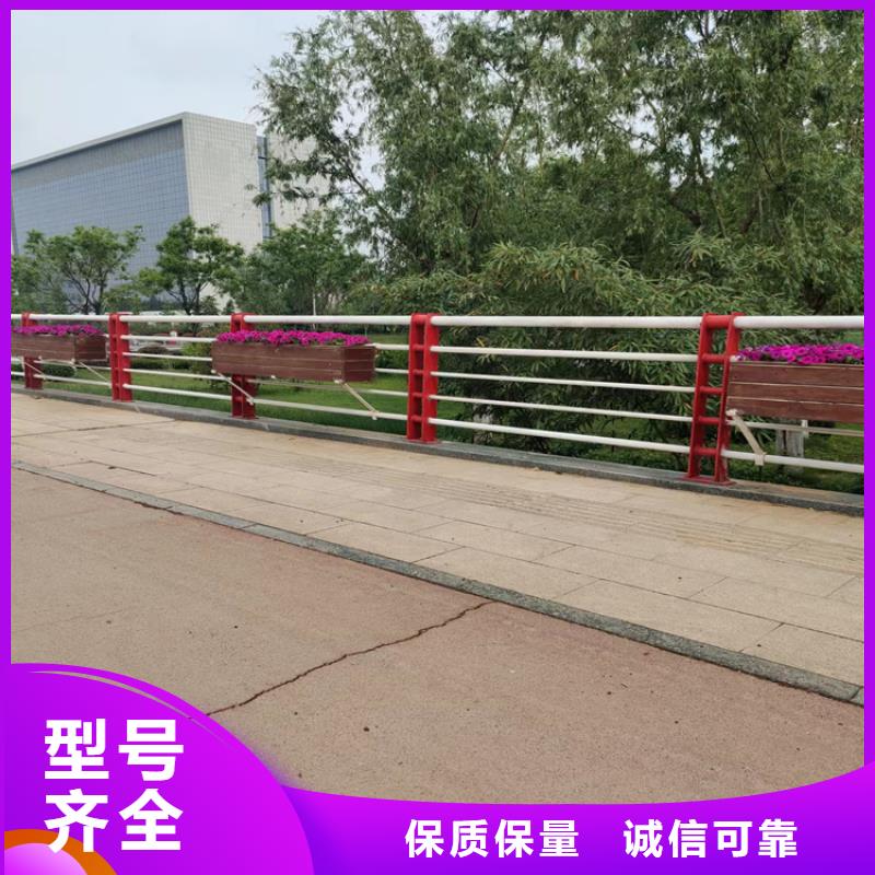 201碳素钢复合管广场栏杆现场安装