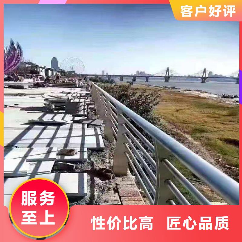 加厚方管烤漆防撞护栏质量可靠认准展鸿