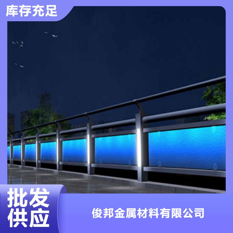 
道路灯光护栏多年行业经验