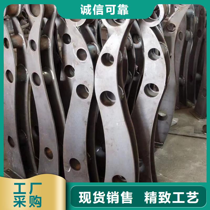 实力老厂高速镀锌管防撞护栏安装