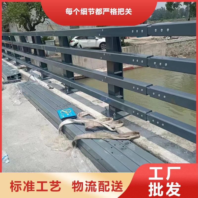 实力老厂高速镀锌管防撞护栏安装
