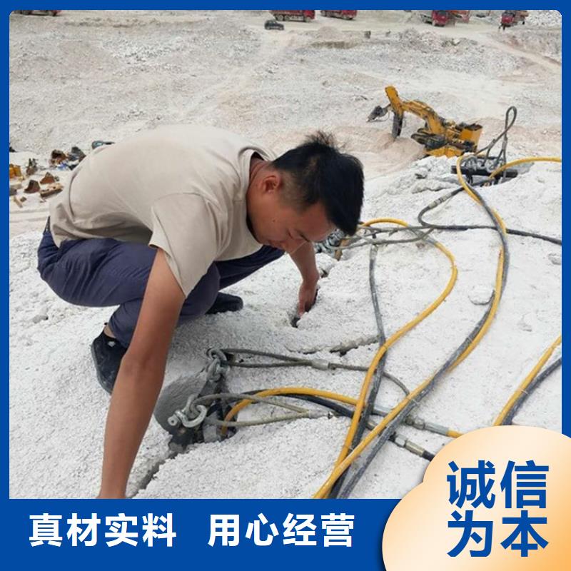 道路边坡岩石静态放炮设